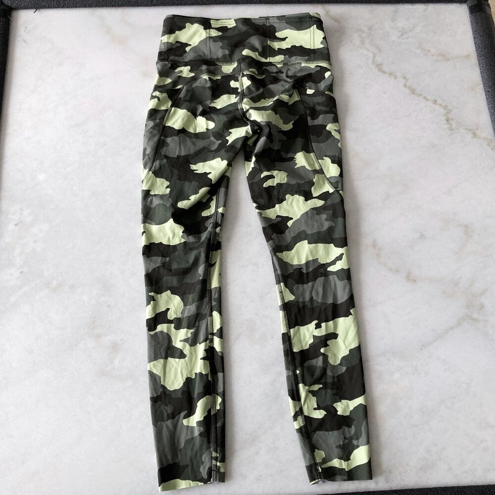 Like new! Lululemon Fast and Free Tight / leggings / pants 25" (green camo)